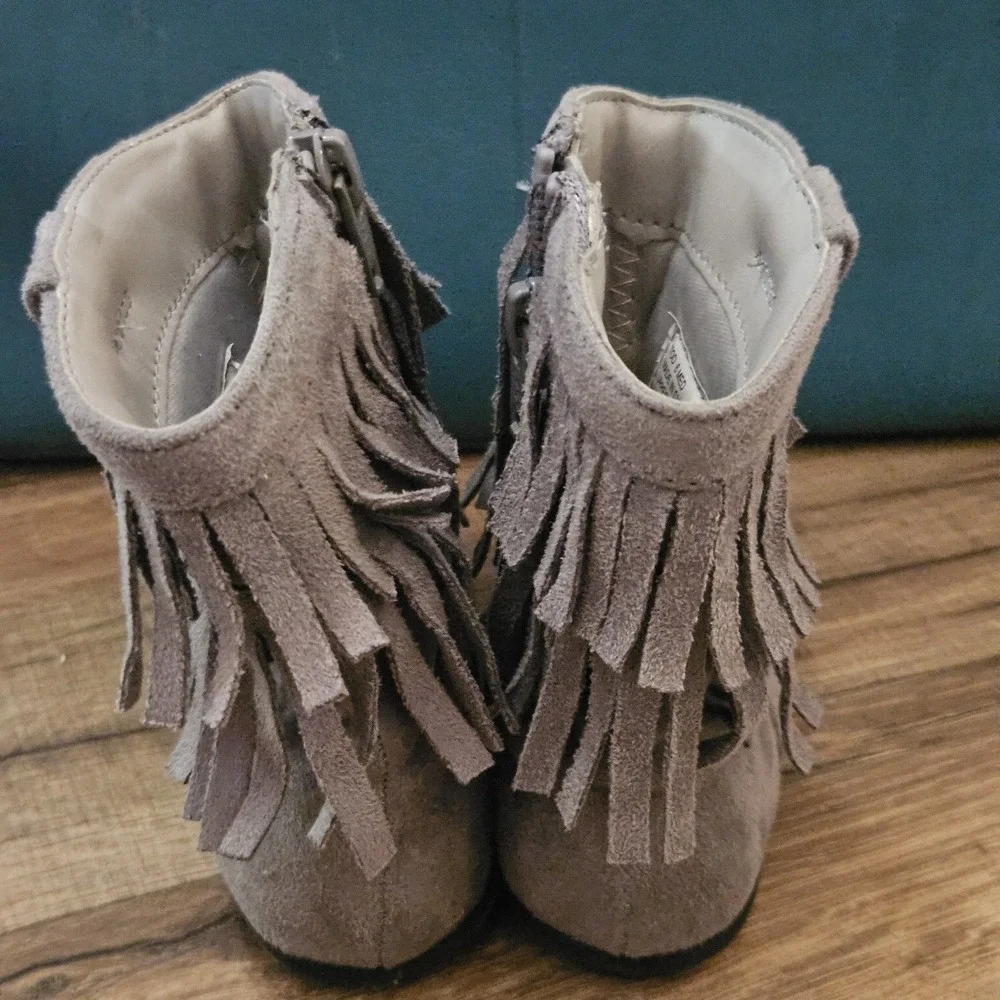Jumping‎ Beans Toddler Girls Gray Fringe Ankle Boots Size 6M Side Zip